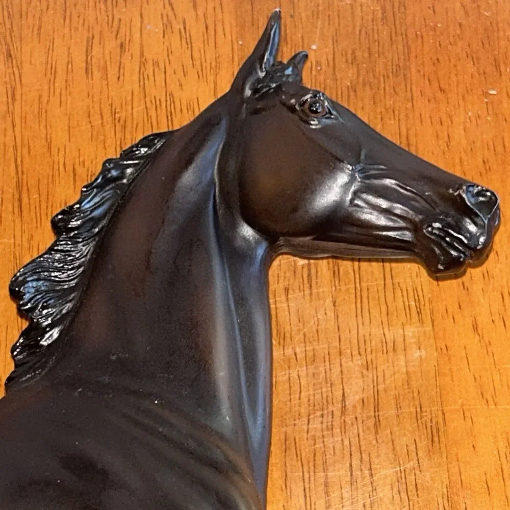 Breyer Reeves Zenyatta Mold Dark Brown / Black Traditional Horse Figure‎ Toy